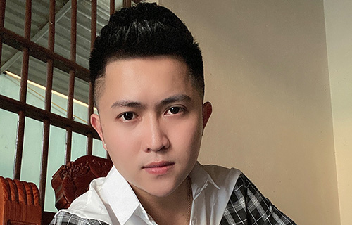 Anh chàng dược sĩ khoe giọng hát CỰC HAY trên tiktok